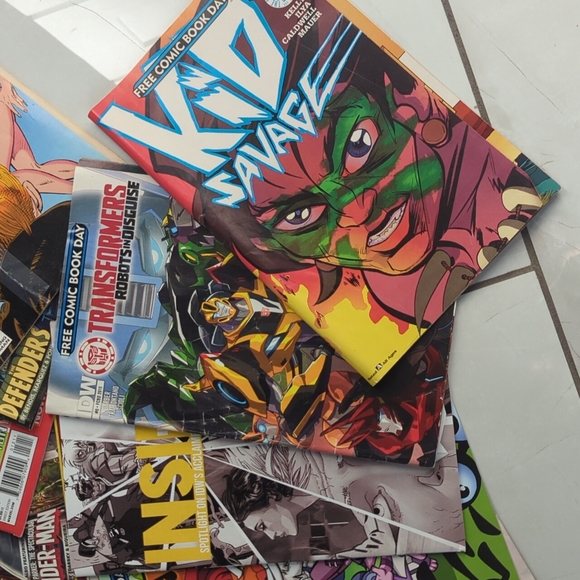 DC Comic bundle - Picture 8 of 9